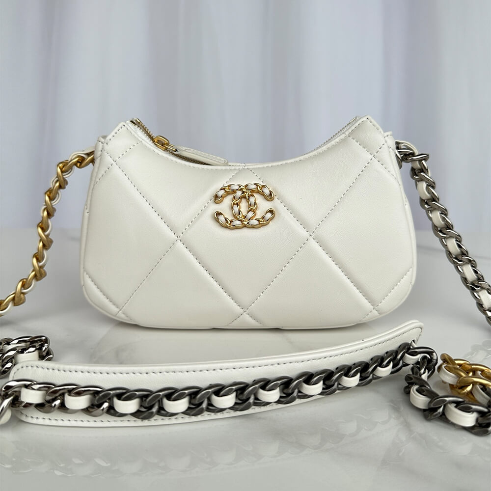 CHANEL 19 chain bag - Image 2