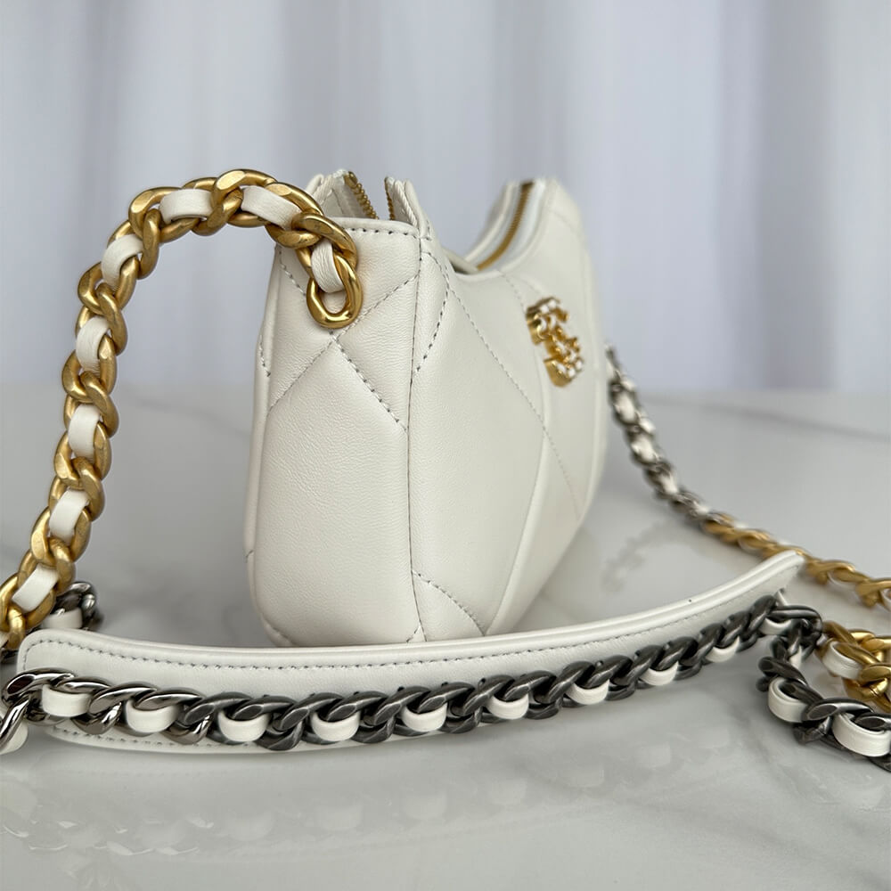 CHANEL 19 chain bag - Image 3