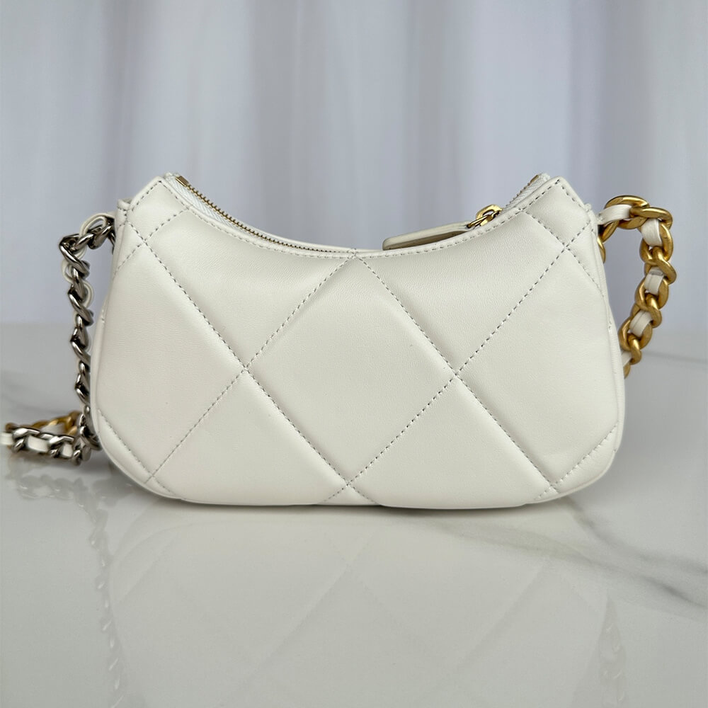 CHANEL 19 chain bag - Image 4