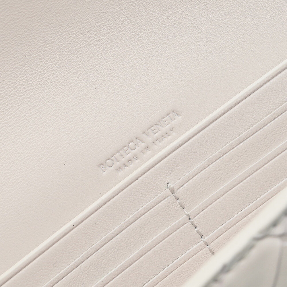 White Bottega Veneta Andiamo Clutch (HIGH-END GRADE) - Image 7
